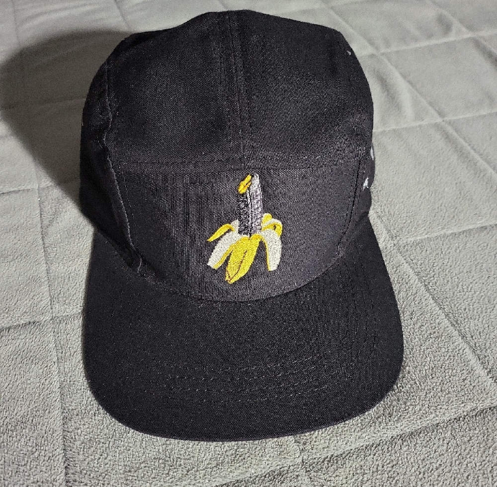 BANANA CLIP 5 PANEL HAT BRAND IS FYL